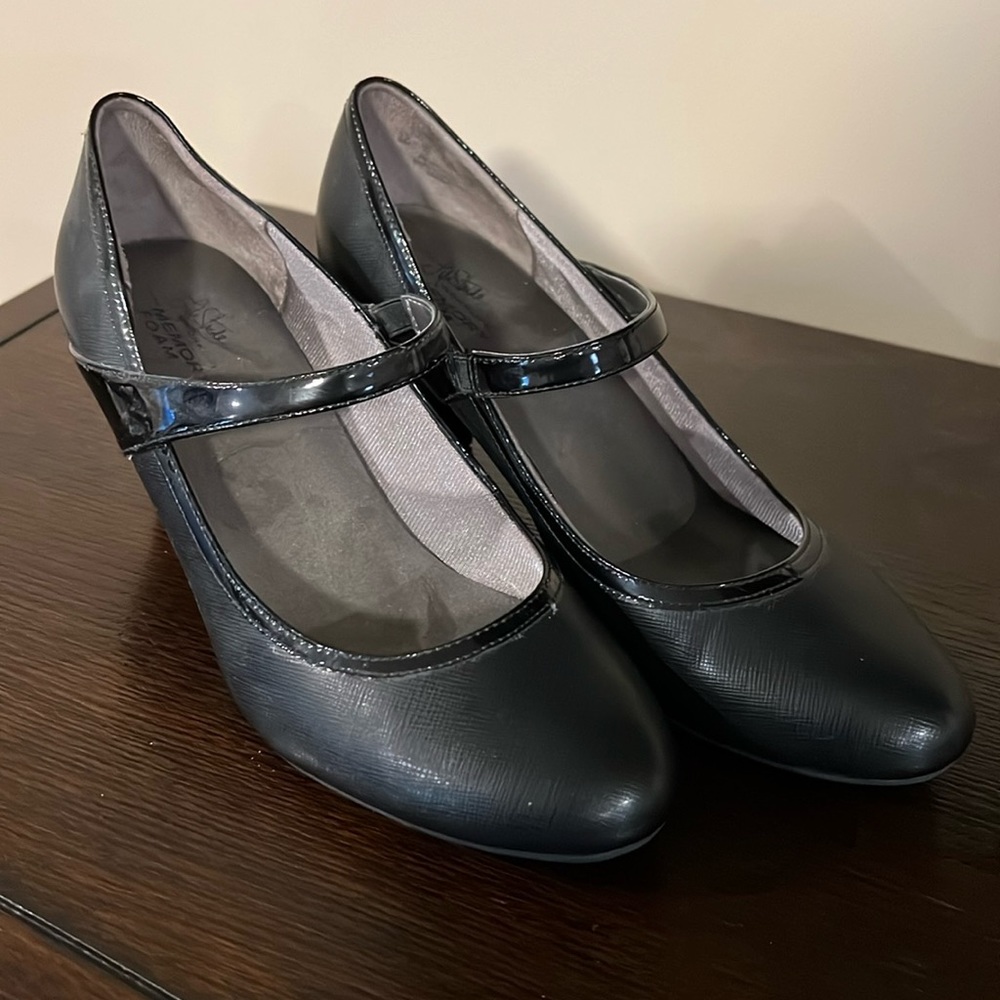 Life Stride Worklife with Memory Foam. Black, Size 9.